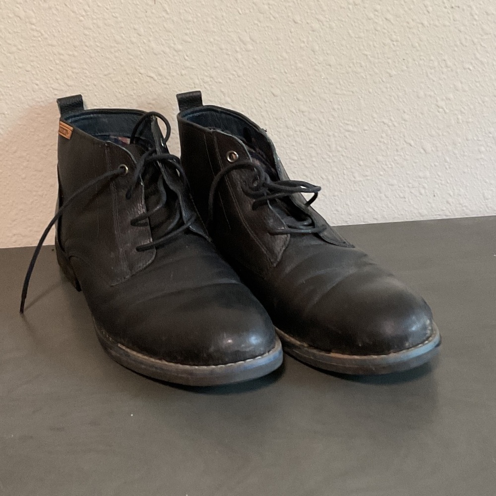 Black Men's Pikolinos Lace-Up Leather Chukka Boots